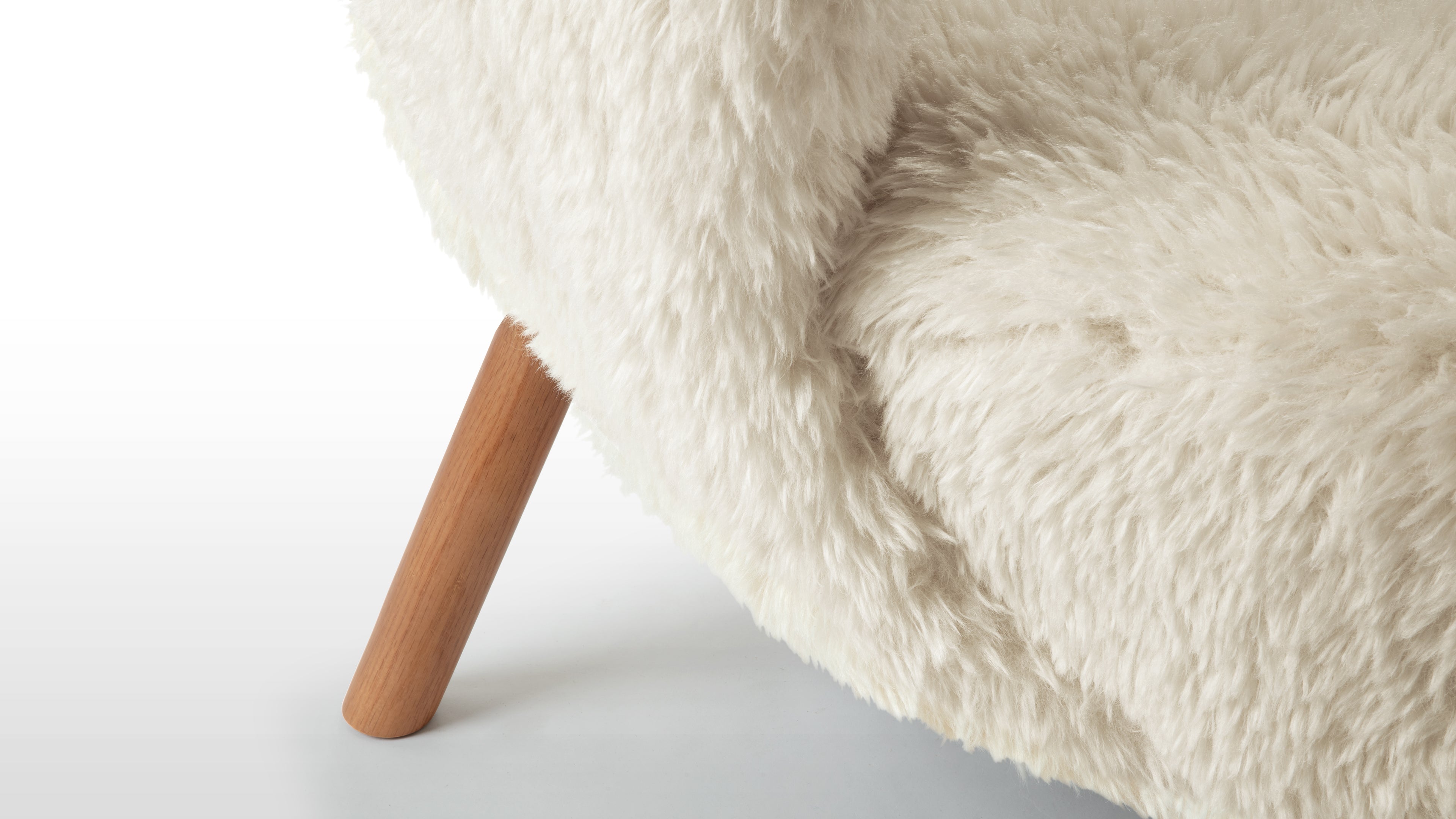 Little Petra Lounge Sofa Legs Detail - Inviting Seating for Any Interior