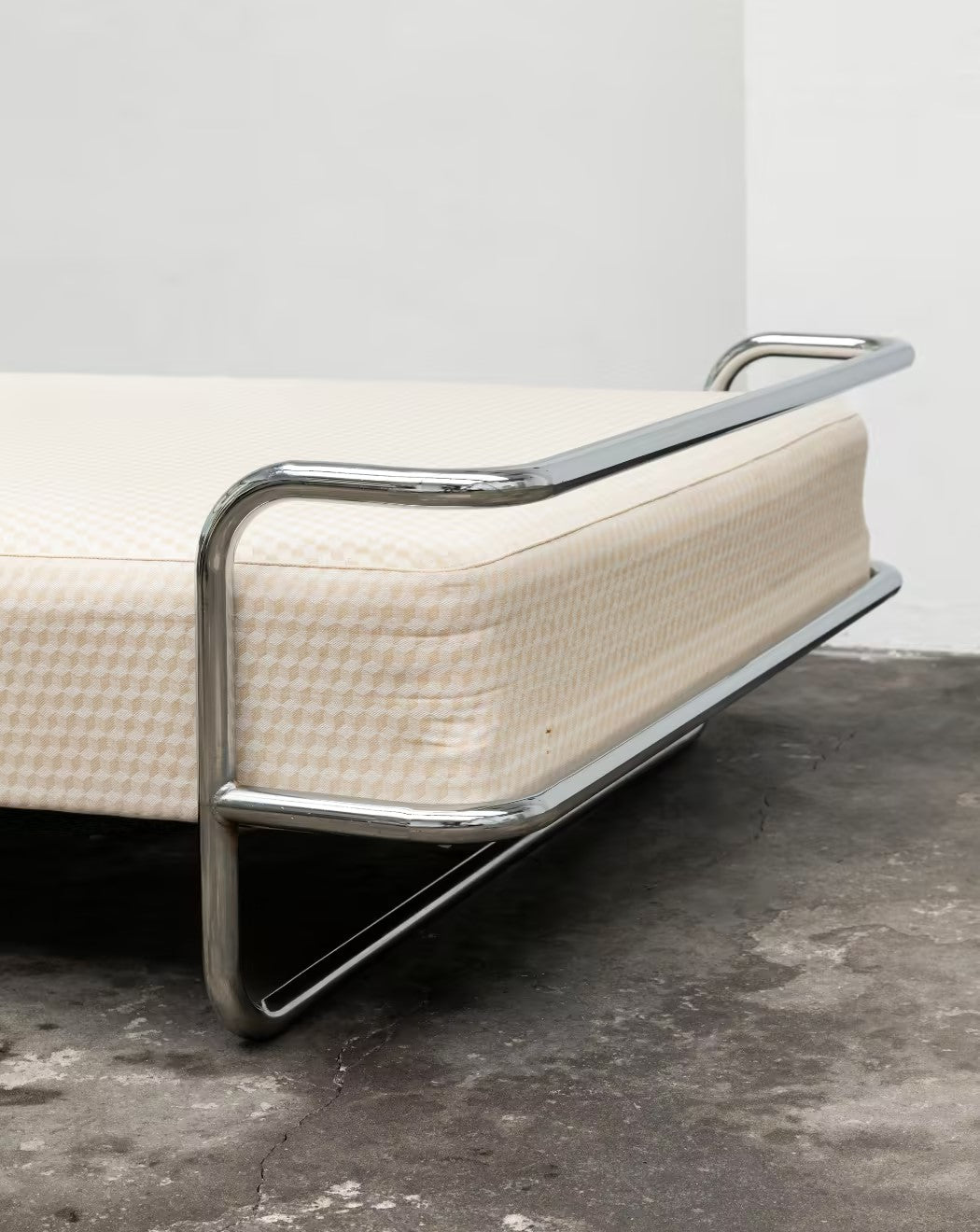 200×160×23cm Foam Mattress Chrome Frame Bed
