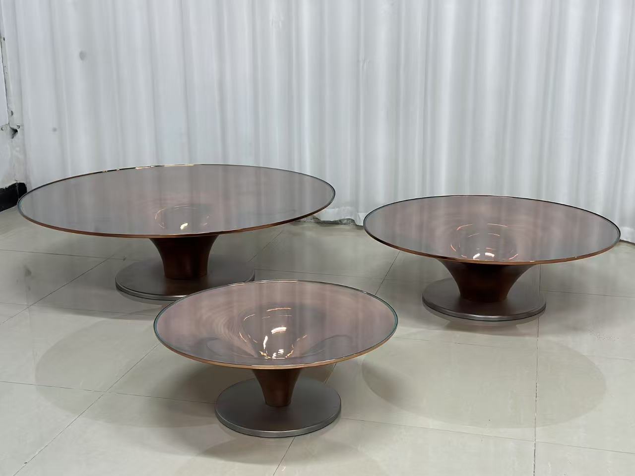 Aluminum & Glass Modern Ovni Up Table | Vintara Design