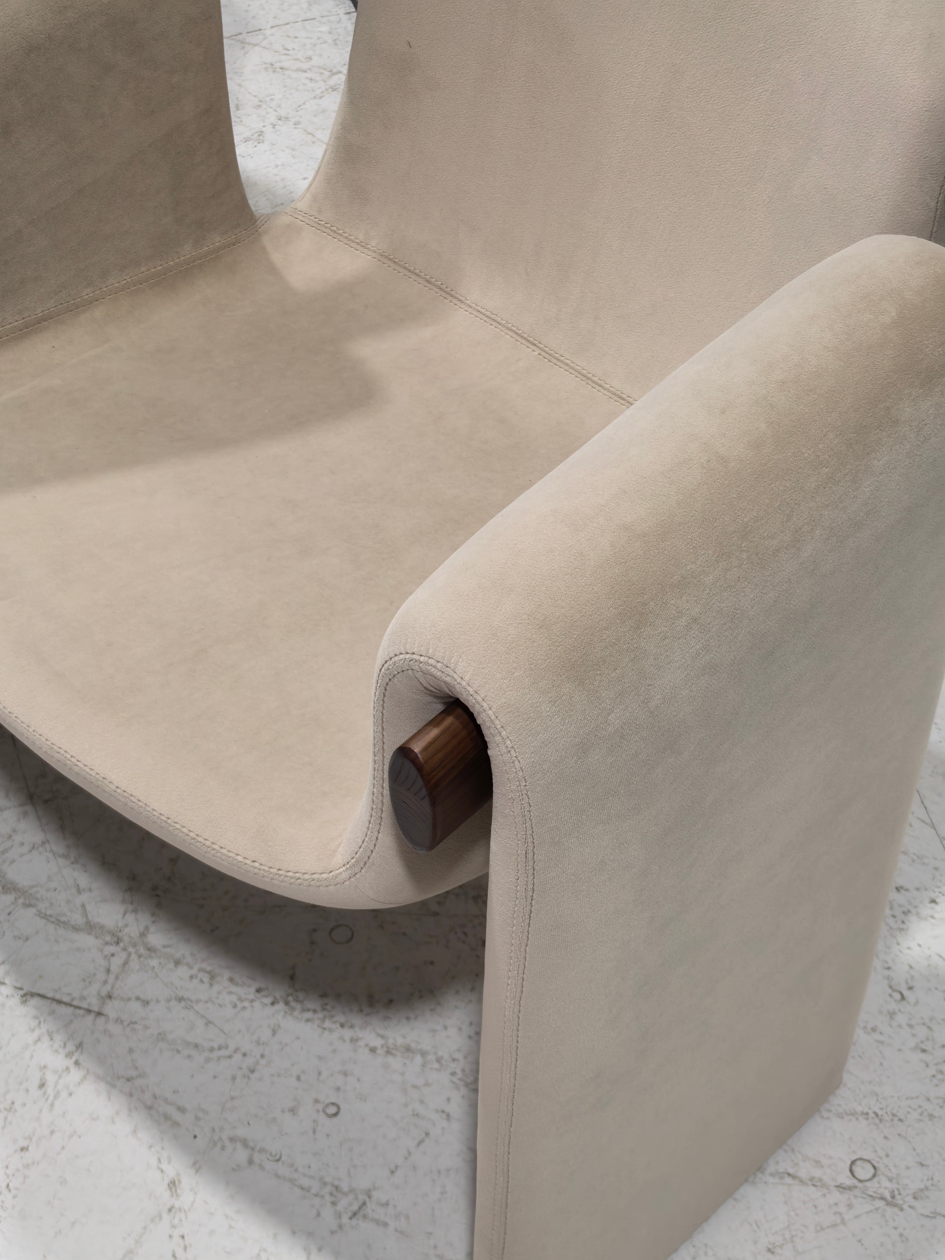 Sari Lounge Armchair - Modern Italian Sculptural Comfort