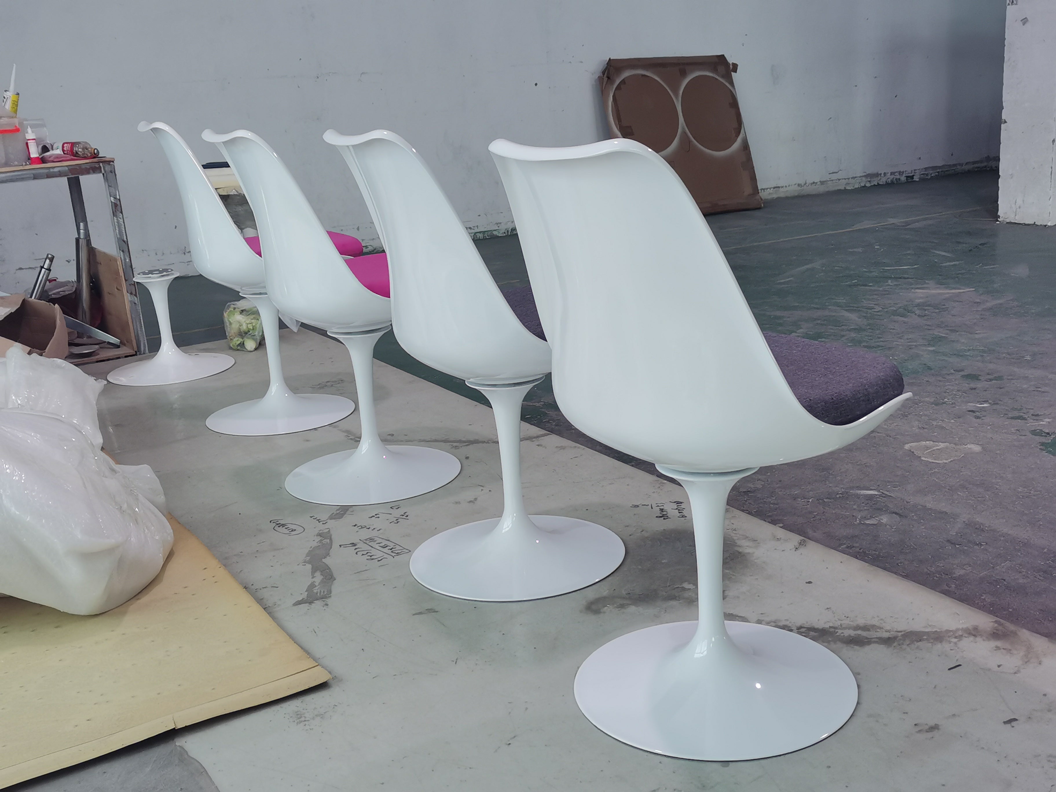 Tulip Chair - Fibreglass - Moroccan Blue - White