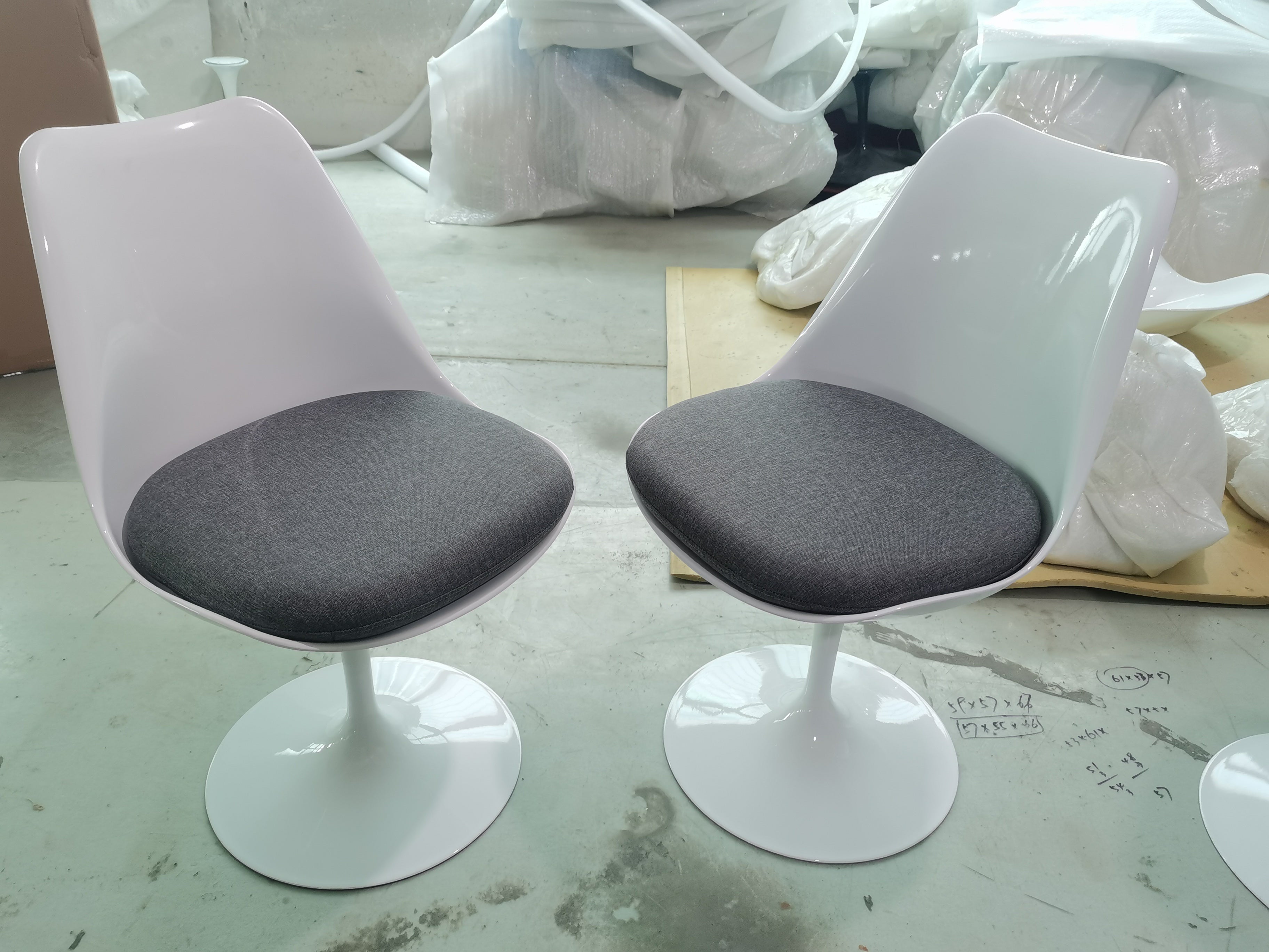 Tulip Chair - Fibreglass - Moroccan Blue - White