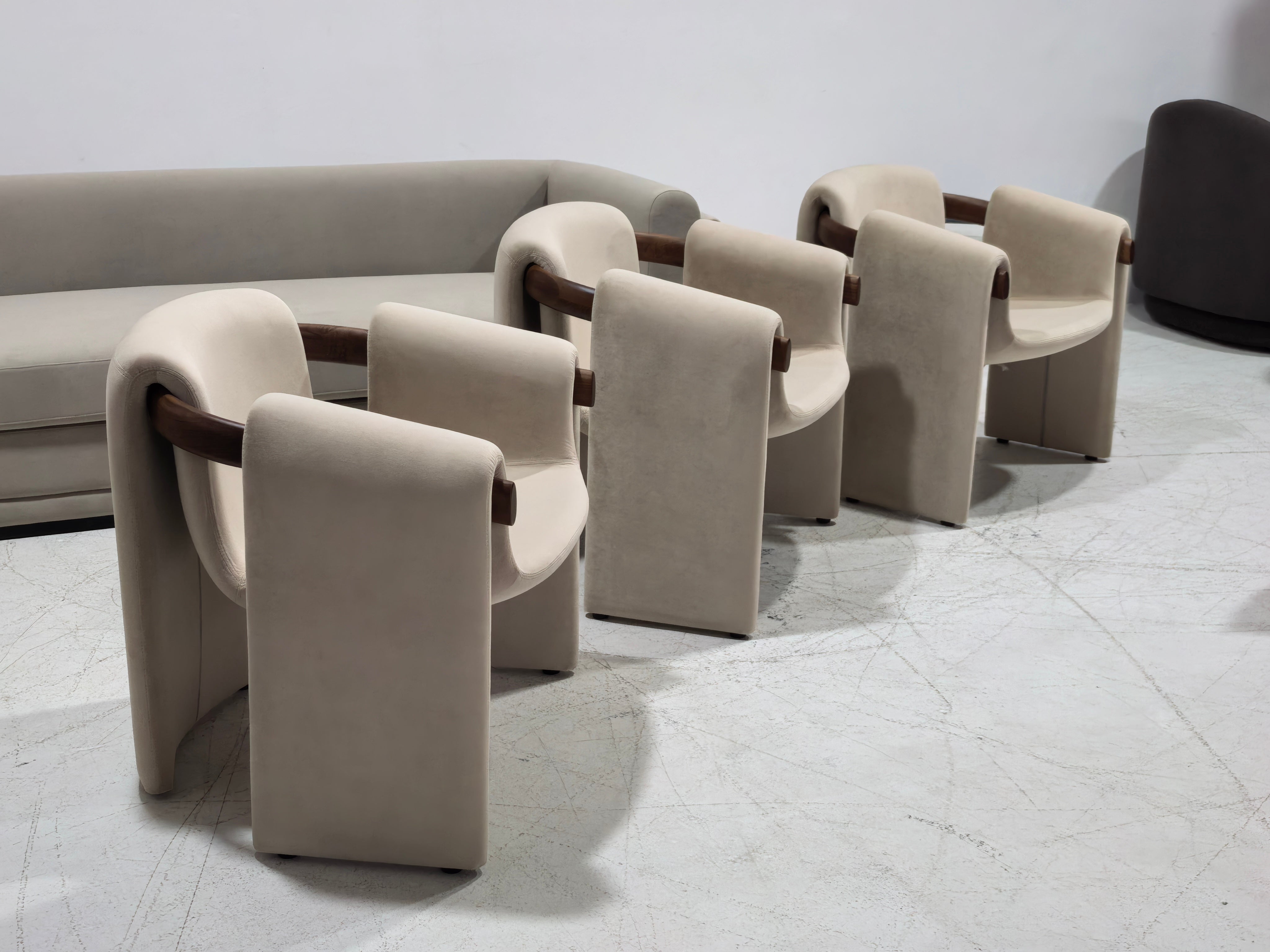 Sari Lounge Armchair - Modern Italian Sculptural Comfort