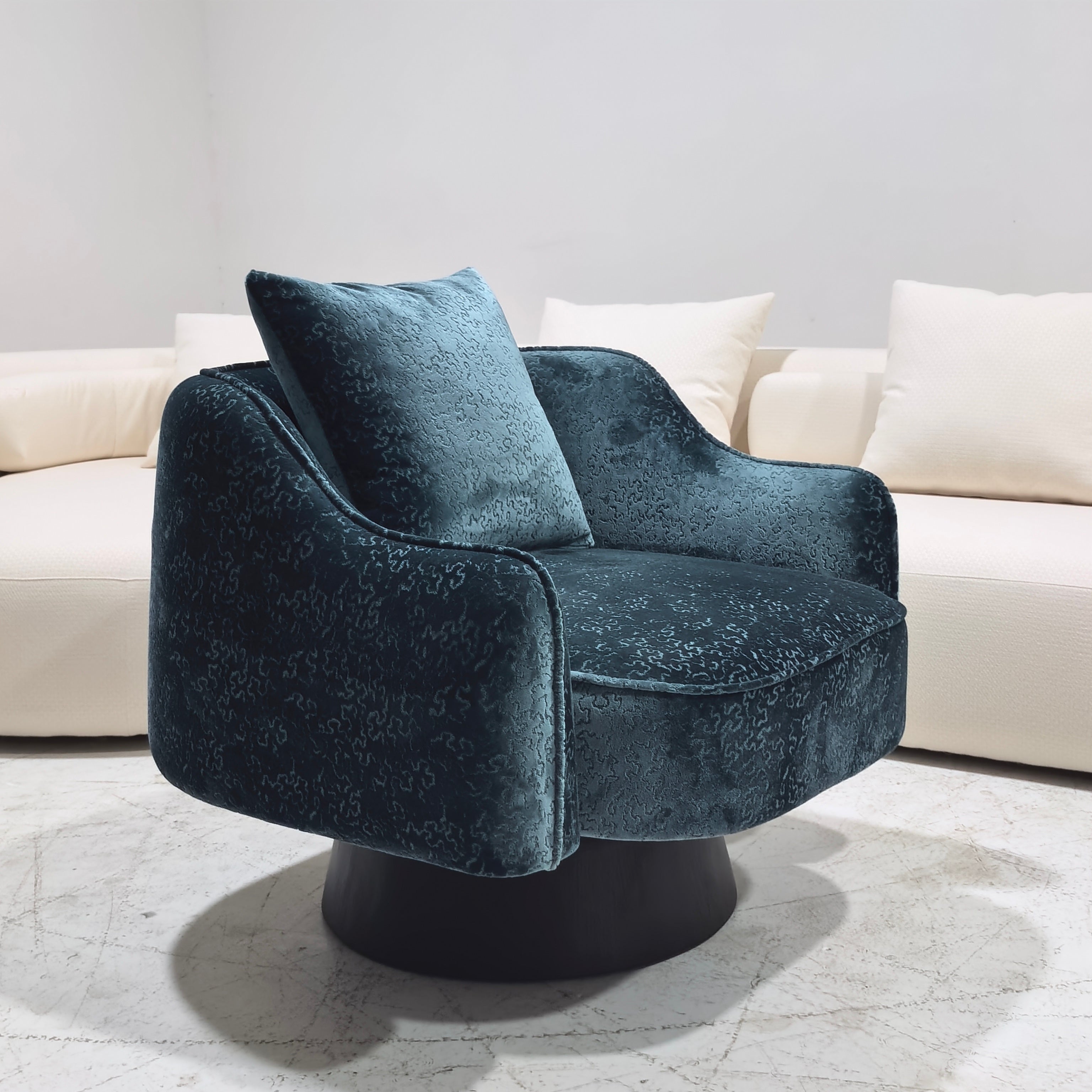 SORE Armchair Replica – Iconic Modernist Design