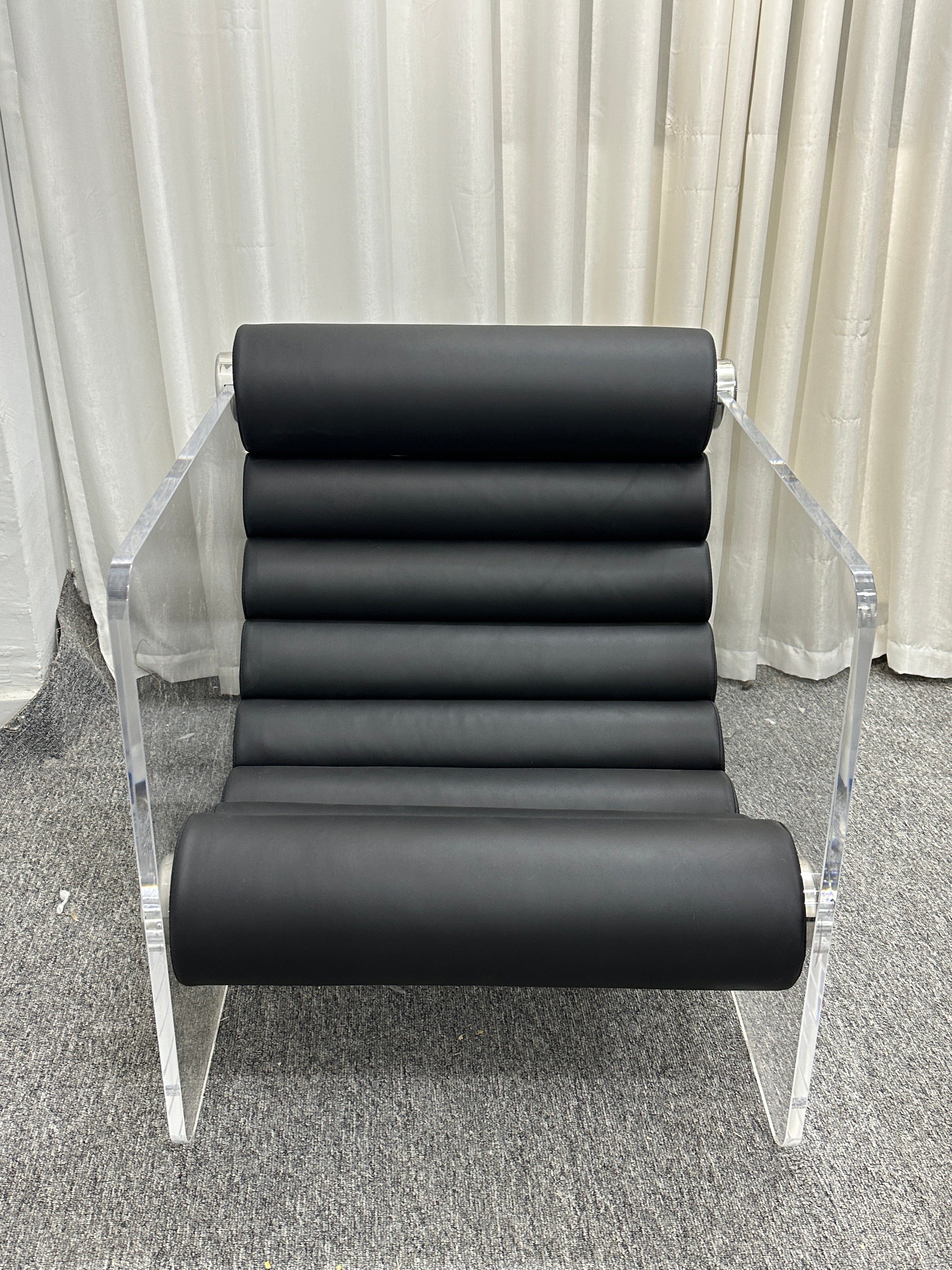 Lenci Hyaline Chair - Elegant Mid-Century Modern Lounge Seating