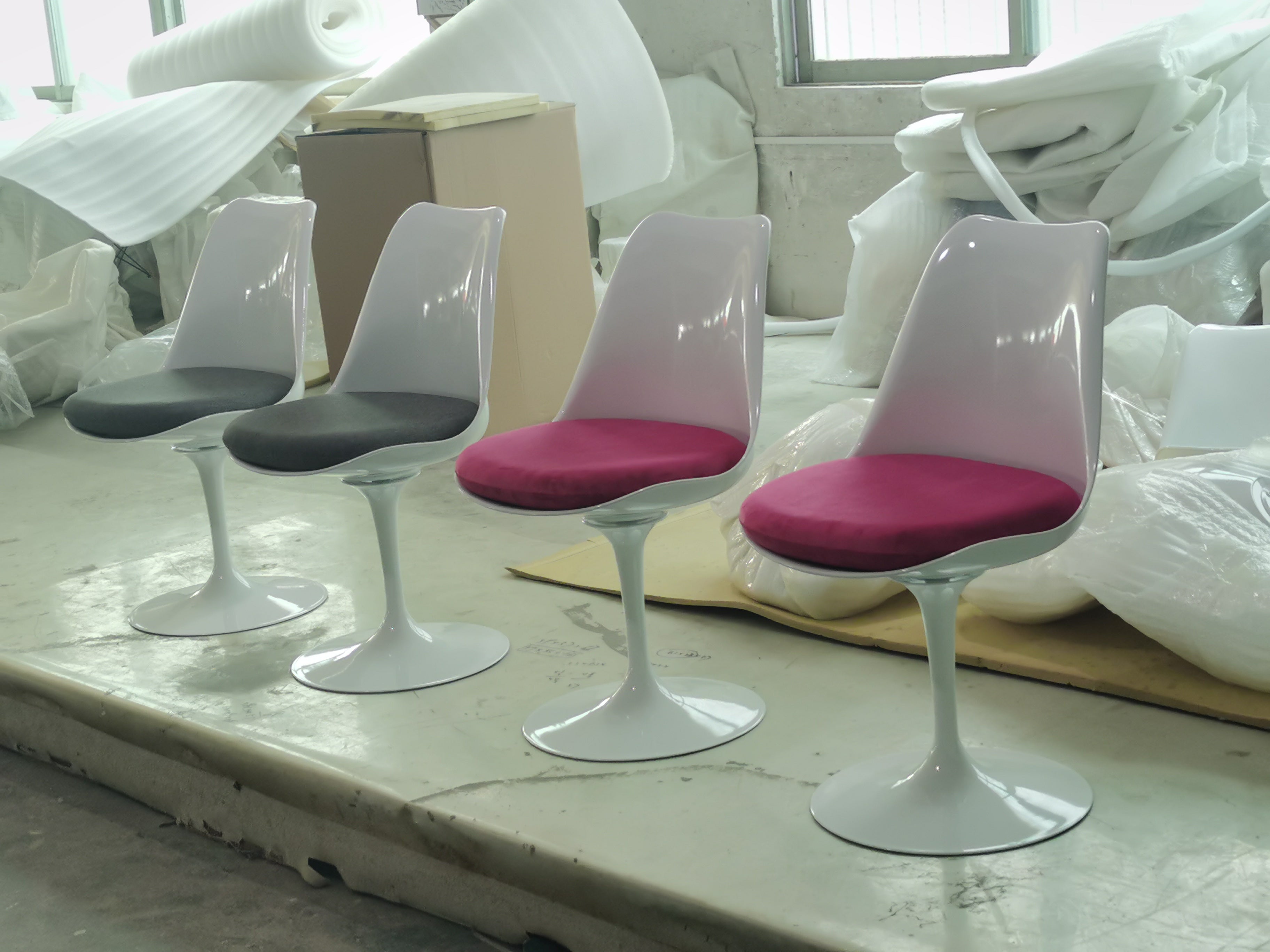 Tulip Chair - Fibreglass - Moroccan Blue - White