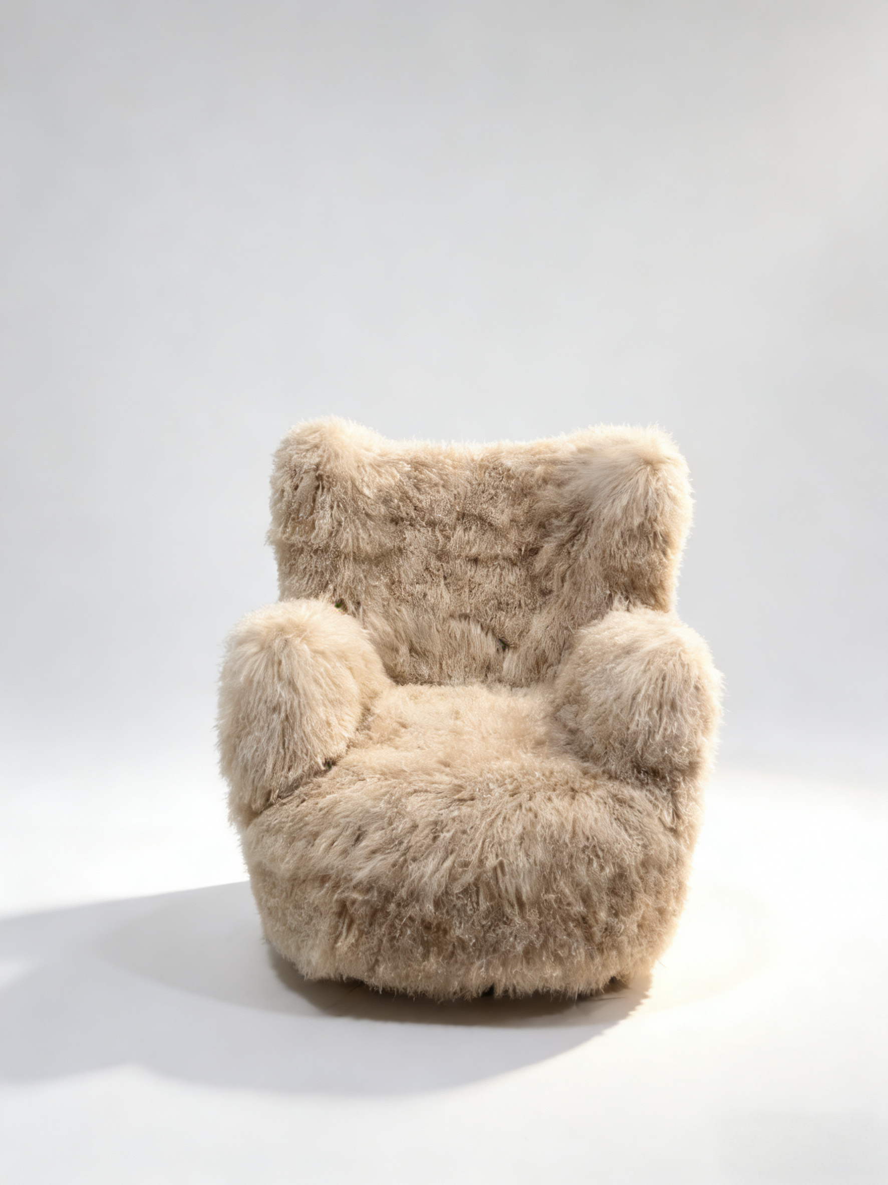 Yeti Armchair in Natural Sheepskin: Where Luxury Meets Cozy Comfort